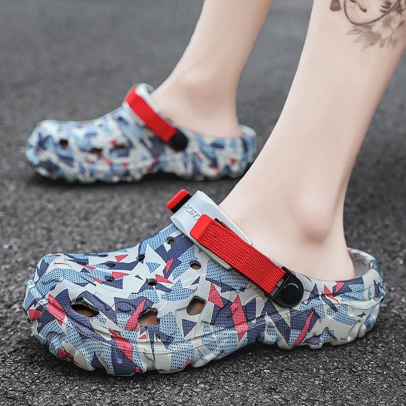 New Men's Clogs Slippers Sandal Men Garden Shoes Flat Camouflage Sandals Male Sneakers Outdoor Flip Flops Home Clogs